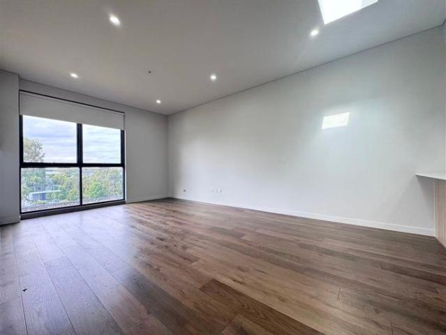 Modern 2 Bedroom Apartment in Sought After Jordan Springs