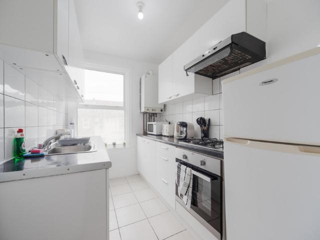 Modern 2 Bedroom Apartment Near Stratford •