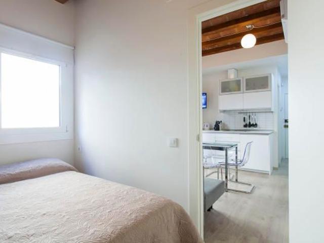 Modern 2 Bedroom Apartment Next to the Beach