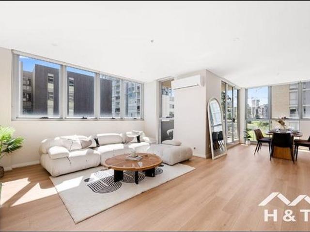 Modern 2 Bedroom Apartment Opposite Light Rail | Prime Carlingford Location