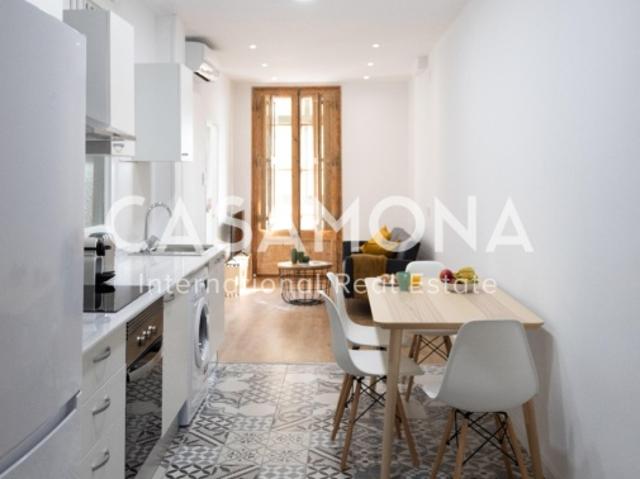 Modern 2 Bedroom Apartment Situated on a Pedestrian Street in Gracia