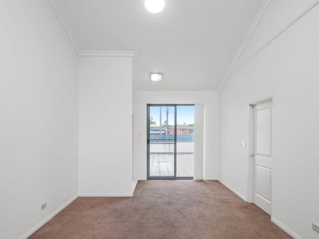 Modern 2 Bedroom Bright, Spacious & Perfect for Entertaining!