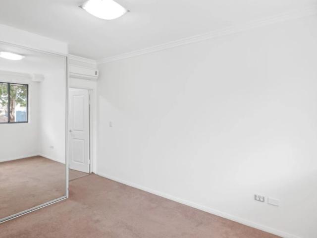 Modern 2 Bedroom Bright, Spacious & Perfect for Entertaining!