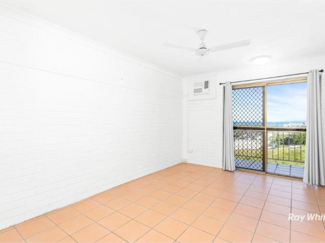 Modern 2 Bedroom Coastal Retreat with Stunning Sea Views Walk to Beach & CBD