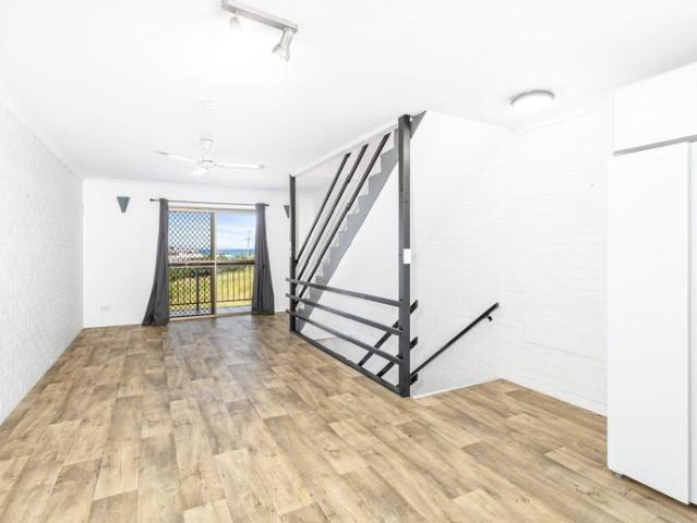 Modern 2 Bedroom Coastal Retreat with Stunning Sea Views Walk to Beach & CBD