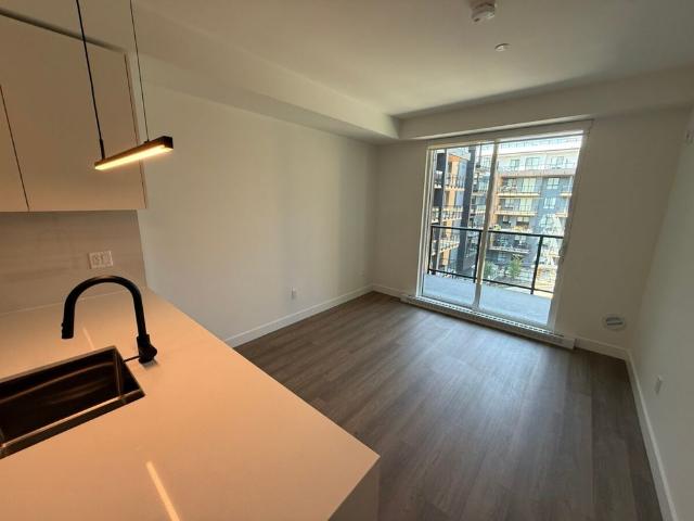 Modern 2 Bedroom Condo with Junior Bedroom