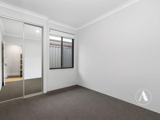 MODERN 2 BEDROOM DUAL LIVING HOME IN CONVENIENT LAKELANDS LOCATION