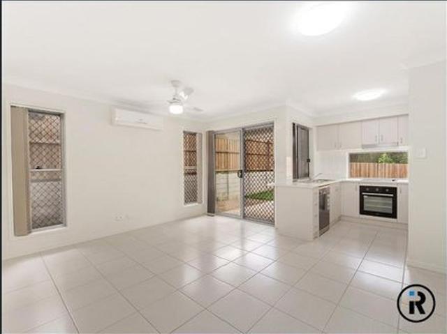 Modern 2 Bedroom Duplex!