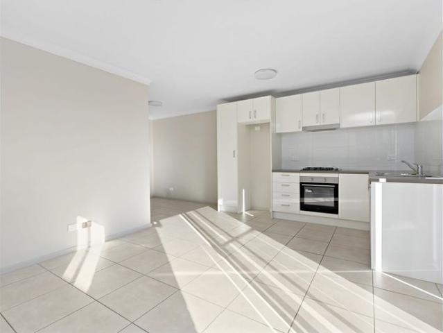 Modern 2 bedroom Duplex Water Included