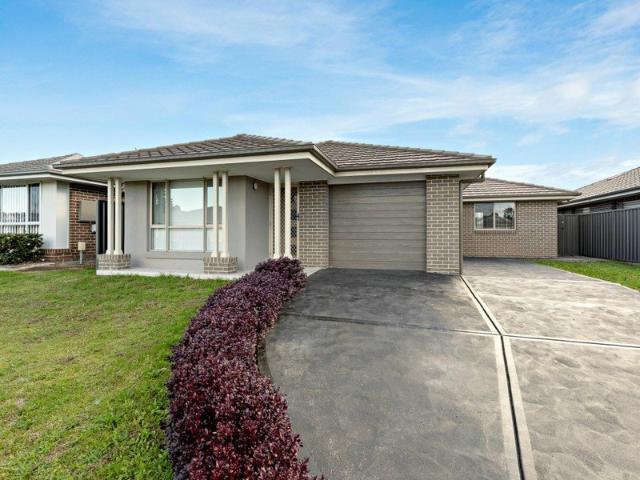 Modern 2 bedroom Duplex Water Included