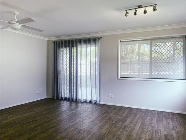 Modern 2 Bedroom Duplex with large backyard