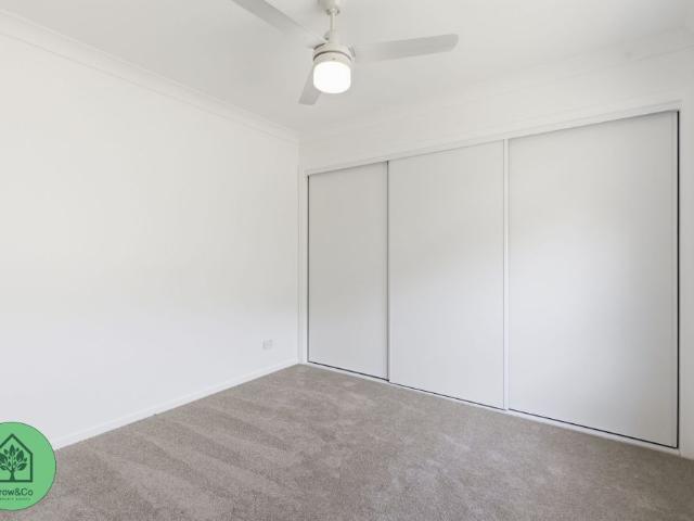 Modern 2 Bedroom Duplex in Great Location Ideal Blend of Comfort and Convenience!