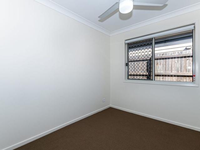 Modern 2 Bedroom Duplex in Park Ridge