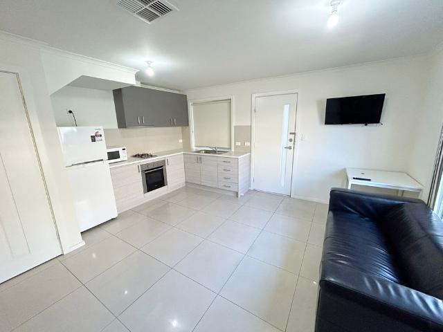 Modern 2 bedroom double story townhouse close to it all!