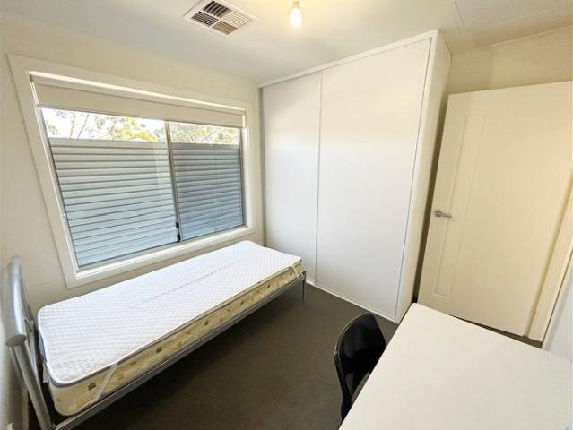 Modern 2 bedroom double story townhouse close to it all!