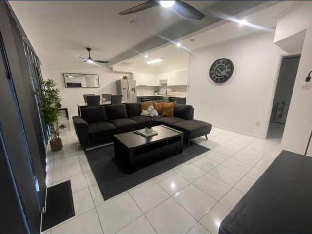 Modern 2 bedroom fully self contained sea view unit