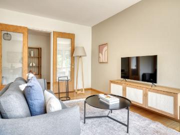 Modern 2 Bedroom Furnished Apartment in Basel Vorstaedte, Basel Amsterdam Apartments for Rent