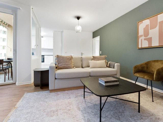 Modern 2 Bedroom Furnished Apartment in Oerlikon with Balcony Views, Zurich Amsterdam Apartments for Rent