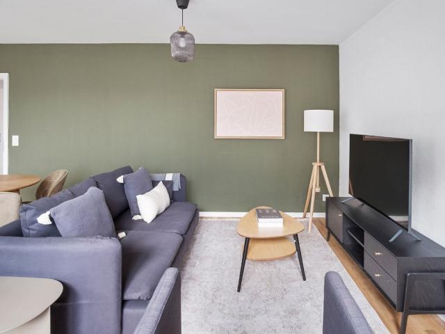 Modern 2 Bedroom Furnished Apartment in Oerlikon, Zurich Amsterdam Apartments for Rent