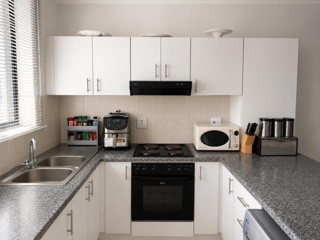 Modern 2 Bedroom First Floor Apartment in Burgundy Estate