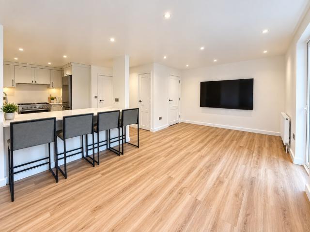 Modern 2 bedroom Flat near Manor Park