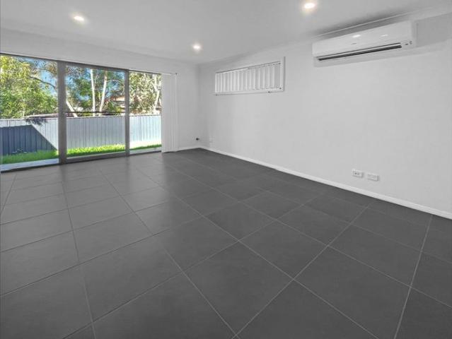 Modern 2 bedroom flat with Garage