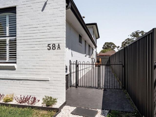Modern 2 Bedroom Flat with Private Access Prime Location!