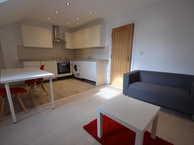 Modern 2 Bedroom Flat to Rent