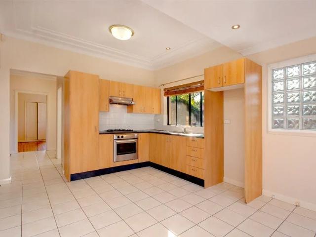 Deposit Taken Modern 2 Bedroom Freestanding Home Central & Convenient Location