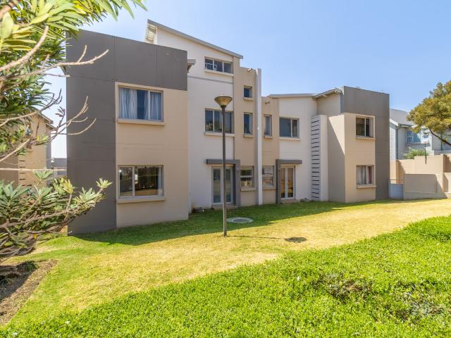 Modern 2 Bedroom Garden Apartment