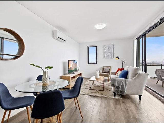 MODERN 2 BEDROOM GM TOWER WITH STUNNING CITY VIEWS INSP: MON 24/8 12.15pm 12.30pm