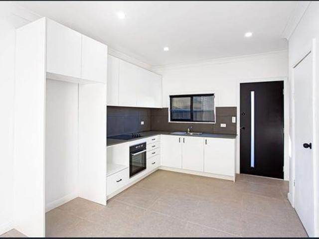 Modern 2 Bedroom Granny Flat in Lethbridge Park