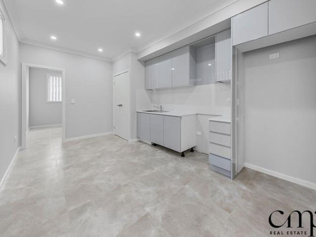 Modern 2 Bedroom Granny Flat in the Heart of Austral