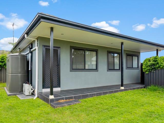 Modern 2 Bedroom Granny Flat with Private Yard & Carport