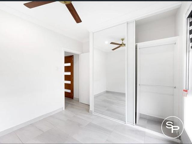 Modern 2 Bedroom Granny Flat with Private Courtyard