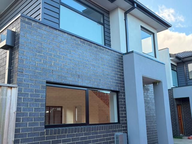 Modern 2 Bedroom Home in St Albans