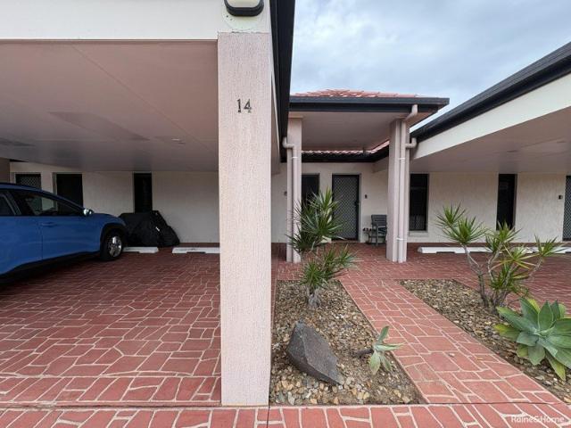 Modern 2 Bedroom Home Located on Coral Cove Golf Course