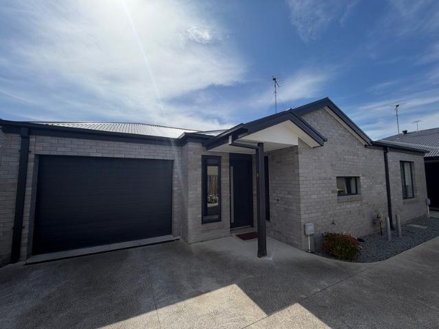 Modern 2 Bedroom Home with Ensuite & Secure Garage!