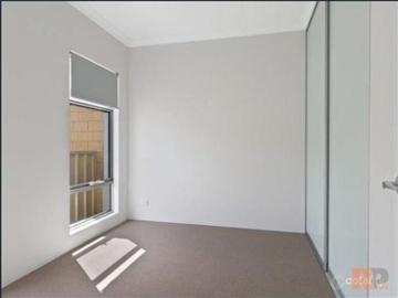 Modern 2 Bedroom Home with Garage & Courtyard