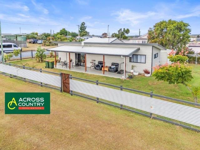 Modern 2 Bedroom Home with Powered Shed in Peaceful Moffatdale