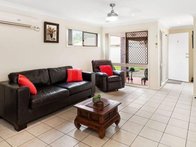 Modern 2 Bedroom Home with Spa & Outdoor Living – Short Term Lease in Labrador