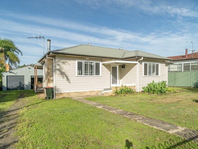Modern 2 Bedroom Home with a 1 Bedroom self contained granny flat
