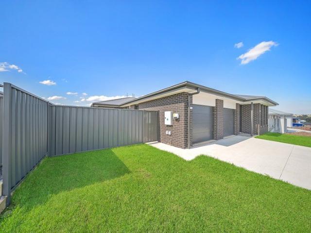 Modern 2 bedroom Home unit Ducted Air Con, Alfresco & Garage