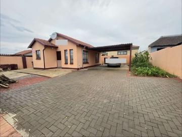 Modern 2 Bedroom House in Lotus Gardens