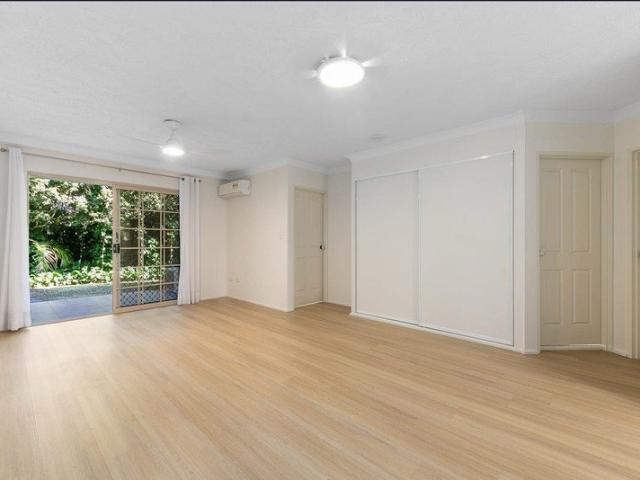 Modern 2 Bedroom Living in a Convenient Taringa Location!