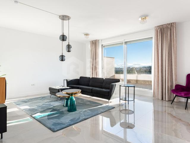 Modern 2 bedroom Penthouse with Sea and Mountain Views in Nueva Andalucia