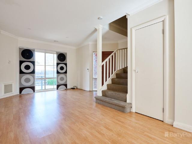 MODERN 2 BEDROOM PLUS STUDY/THIRD BEDROOM