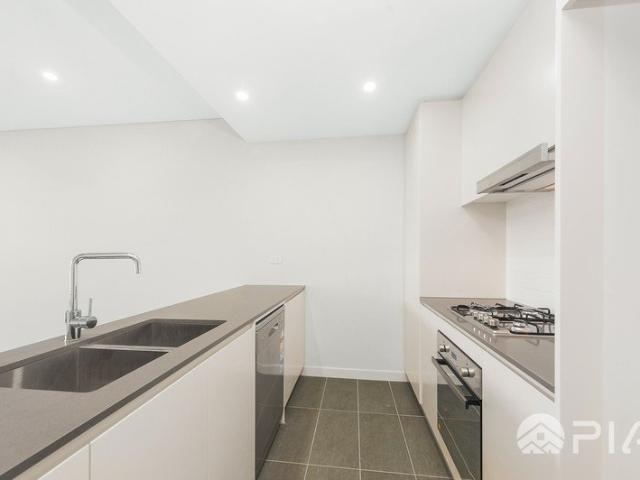 Deposit Taken! Modern 2 bedroom plus study apartment close to amenities for lease
