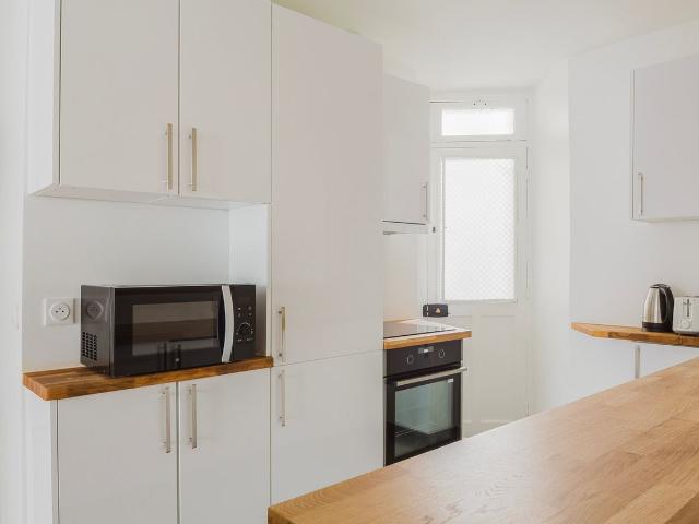 Modern 2 Bedroom Retreat in Charming Chaillot, Paris Amsterdam Apartments for Rent