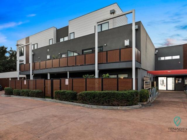 Modern 2 Bedroom Riverside Apartment with Tranquil Views